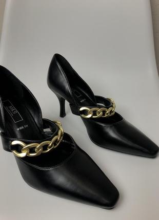 Туфли с цепочками m&s collection marks&spencer размер 39 длинный квадратный носок искусственная кожа удобные каблуки