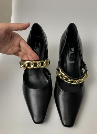 Туфли с цепочками m&s collection marks&spencer размер 39 длинный квадратный носок искусственная кожа удобные каблуки7 фото