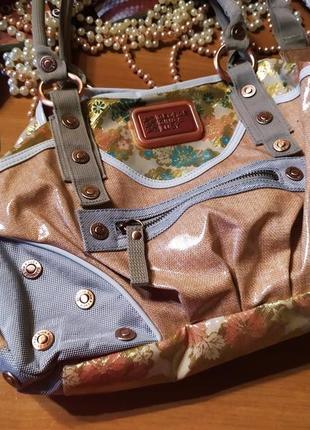 Ексклюзив крутезна дизайнерська велика вмістка сумка george gina&lucy текстильна сумочка лакова нова3 фото
