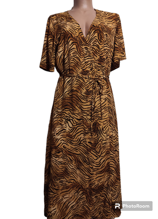 Платье на запах платье халат в тигровый принт.1 фото