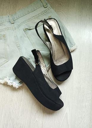 Дцже класні замшеві босоніжки на платформі 🖤