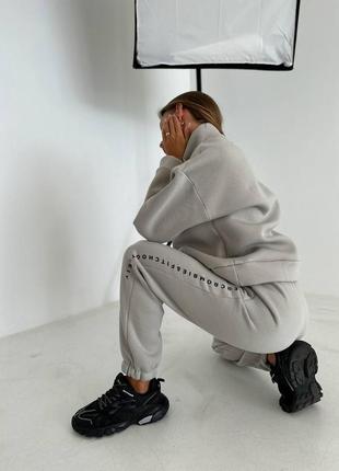 Трендовий спортивний костюм з надписами худі кофта на блискавці вільного прямого крою...