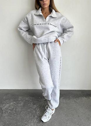 Трендовий спортивний костюм з надписами худі кофта на блискавці вільного прямого крою...