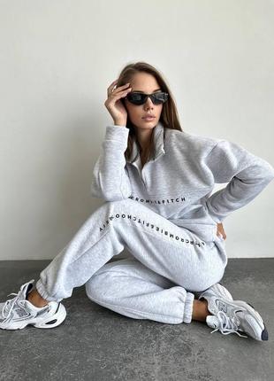 Трендовий спортивний костюм з надписами худі кофта на блискавці вільного прямого крою...