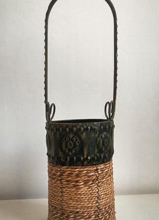 Корзина с металлической ручкой