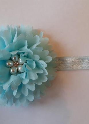 Світло-блакитна дитяча пов'язка з квіткою - коло 40-50см, діаметр квітки 9см