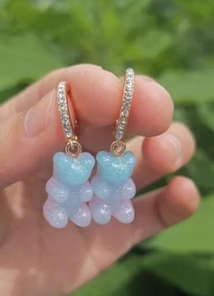 Серьги с мишками голубо-розовые с камнями, размер 1,6*1см, смола