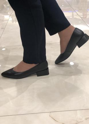 Женские кожаные туфли лодочки для офиса делового стиля черные низкий каблук s922-70-y021a-9 lady marcia 28792 фото