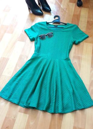 Классное зеленое фактурное платье от river island9 фото