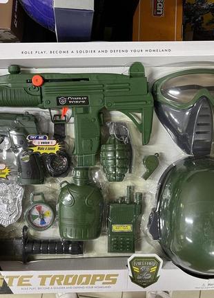 Великий ігровий набір військовий спорядження м 015 а спецназ, техніка автомат-тріскачка маска каска