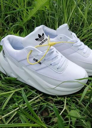 Кросівки жіночі adidas р 39