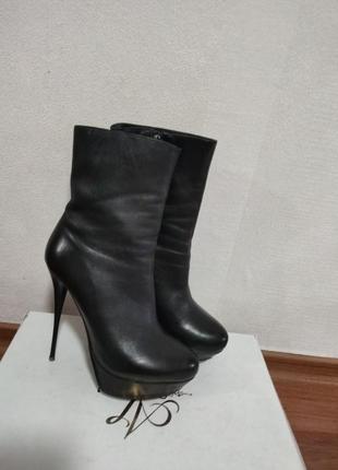 Ботинки женские фирменные molared кожаные на каблуке2 фото