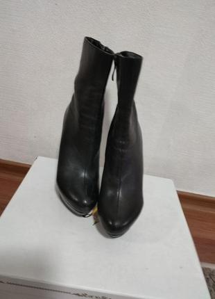 Ботинки женские фирменные molared кожаные на каблуке3 фото