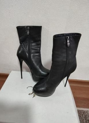 Ботинки женские фирменные molared кожаные на каблуке6 фото