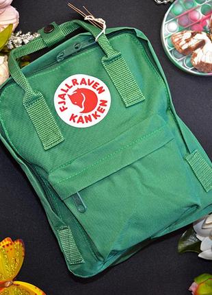 Маленький однотонний рюкзак kånken mini темно зеленого кольору розмір 27*21*10 (7l)