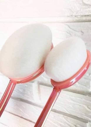 Щітка для нанесення тону та пудри