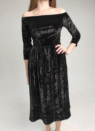 Черное велюровое платье
