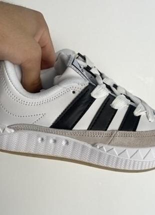 Женские кроссовки adidas adimatic white
