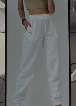 Спортивні жіночі штани джогери на високій посадці з кишенями на флісі якісні стильні теплі білі