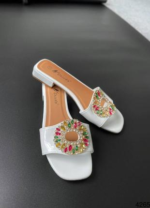 Жіночі шльопанці