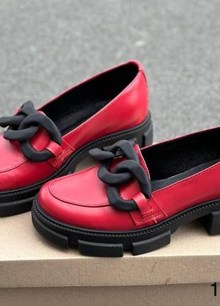 Жіночі натуральні шкіряні туфлі червоного кольору, шкіряні жіночі лофери на тракторній підошві2 фото