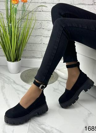 Стильні натуральні замшеві туфлі чорного кольору, жіночі комфортні туфлі з ремінцем