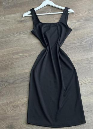 Черное длинное облегающее платье5 фото