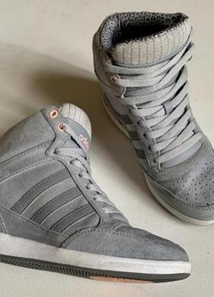 Снікерси adidas 40  розмір.