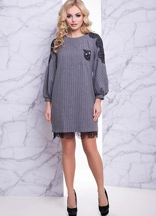 Стильное шерстяное платье с кружевом
