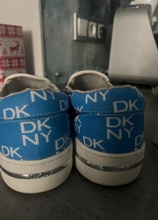 Сліпого. dkny