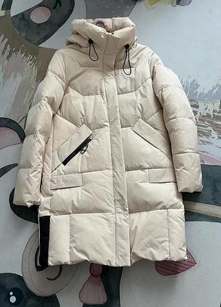 Зимове пальто молочного кольору