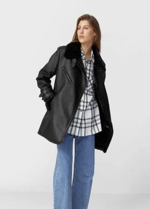 Стильная трендовая дубленка stradivarius