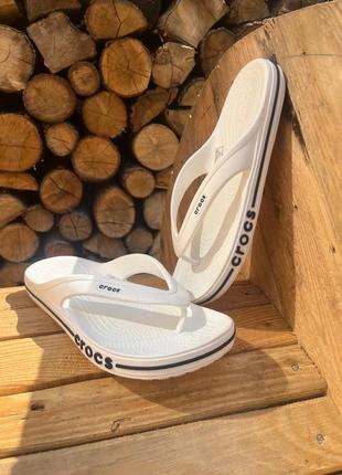 Чоловічі в‘єтнамки крокс crocs bayaband flip white1 фото