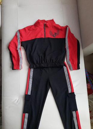 Спортивный модный костюм