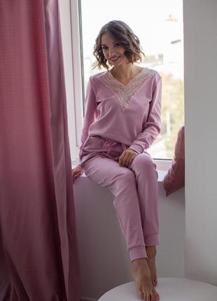 Изящная и комфортная женская пижама для холодных вечеров