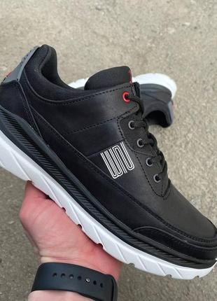 Чоловічі шкіряні кросівки