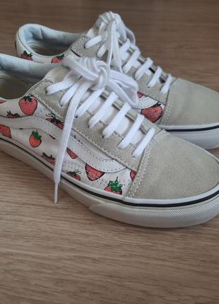 Vans old skool strawberries