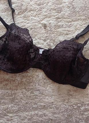 Дуже гарний мережевний бюстгальтер ,