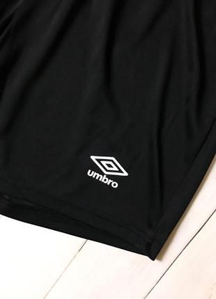 Мужские черные спортивные футбольные шорты umbro умбро. размер xs s