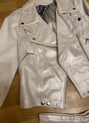 Костюм кожаный белый куртка косуха и юбка натуральная кожа2 фото