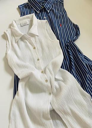 Рубашка безрукавка из жатой ткани и пуговицами из перламутра