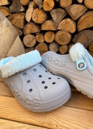 Женские утепленные кроксы crocs crocs baya lined fuzz sttrap grey/ice blue