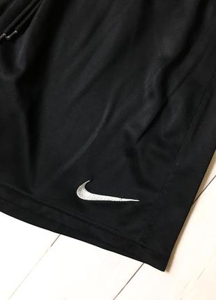 Мужские черные спортивные футбольные беговые шорты nike dri-fit найк. размер s m7 фото