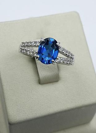 Кольцо серебряное с лондон топазом и кубическим цирконием 19 3,44 г