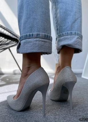 Шикарные женские серебристые туфли8 фото