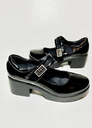 Женские черные лаковые туфли толстая подошва ремешок липучка 36 399 фото