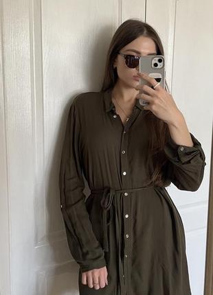 Сукня кольору хакі