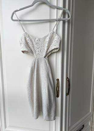 Сукня з вʼязаною гачком вставкою та вирізами2 фото