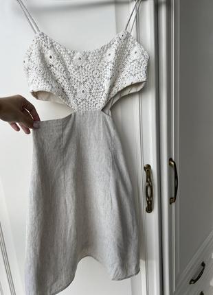 Сукня з вʼязаною гачком вставкою та вирізами3 фото
