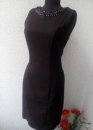 Чорне плаття футляр з коміром розшитим великими пайєтками h&m